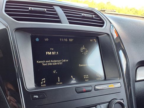 Used 2018 Ford Explorer XLT w/ Equipment Group 202A FWD image 12