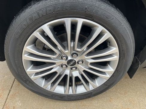 Used 2017 Lincoln MKX Reserve w/ Lincoln MKX Climate Package AWD/4WD image 7