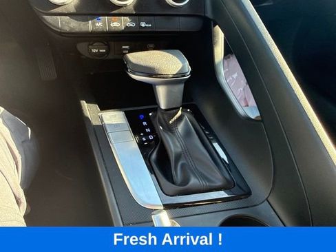 Used 2024 Hyundai Elantra SE FWD image 7