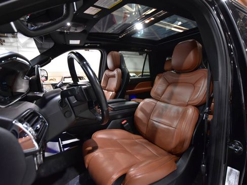 Used 2018 Lincoln Navigator L Reserve w/ Technology Package AWD/4WD image 38
