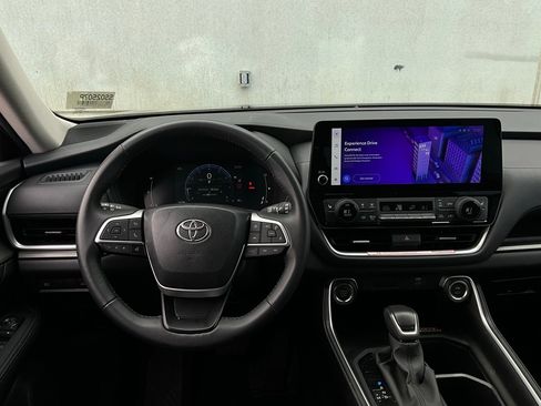 Used 2025 Toyota Grand Highlander FWD image 15