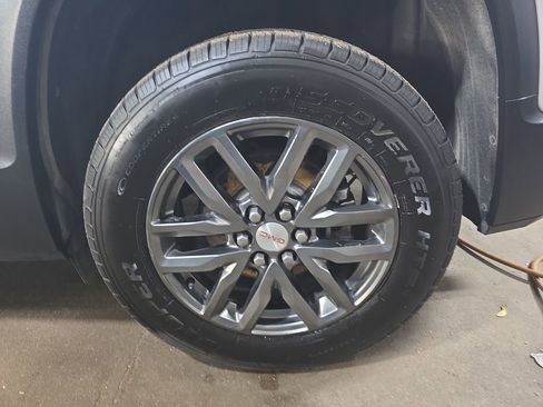 Used 2017 GMC Acadia SLT FWD image 32