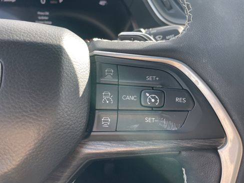 Certified 2023 Jeep Grand Cherokee Limited image 45