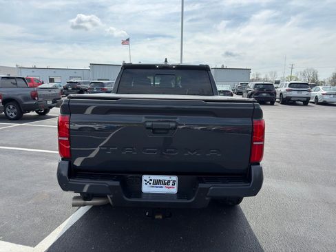 Used 2024 Toyota Tacoma TRD Sport w/ TRD Sport Upgrade Package image 7