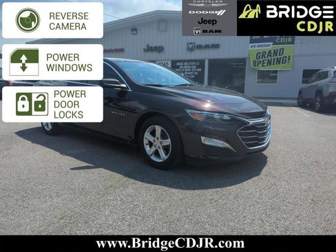 Used 2021 Chevrolet Malibu LS image 1