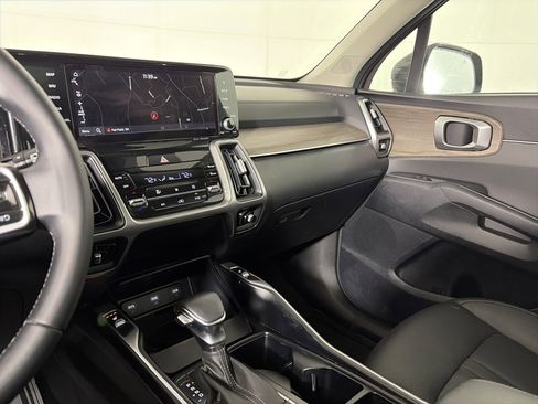 Certified 2022 Kia Sorento S w/ Panoramic Sunroof Package image 27