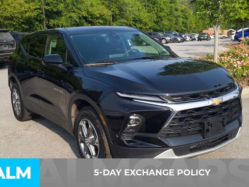 Used 2025 Chevrolet Blazer LT FWD image 3