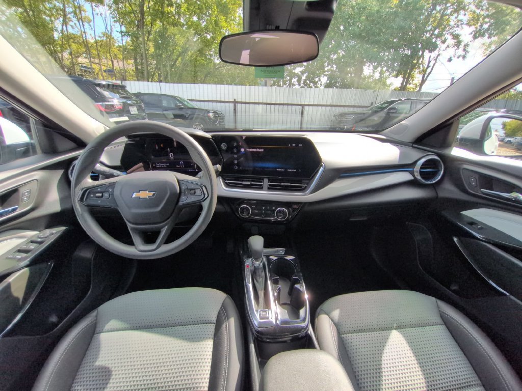 Used 2026 Chevrolet Trax LT FWD image 25