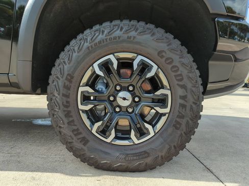 Used 2022 Chevrolet Silverado 1500 ZR2 w/ Technology Package AWD/4WD image 28