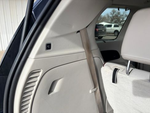 Used 2017 Chrysler Pacifica Limited w/ UConnect Theater Package image 16