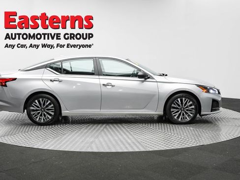 Used 2024 Nissan Altima 2.5 SV image 4