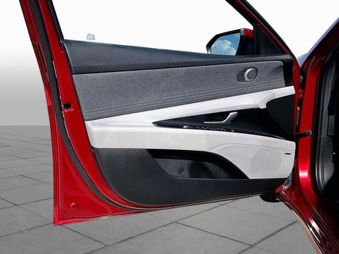 Used 2023 Hyundai Elantra Limited FWD image 21