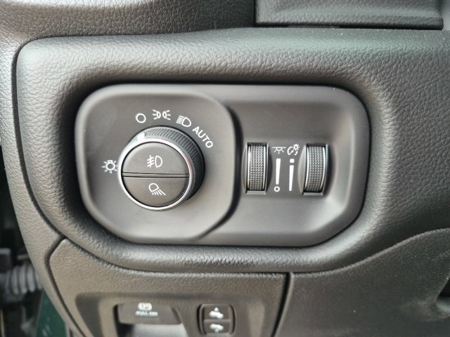 New 2026 RAM 1500 Laramie AWD/4WD image 32