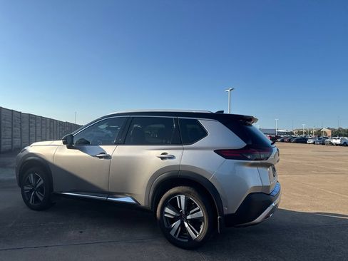 Certified 2023 Nissan Rogue Platinum w/ Platinum Premium Package AWD/4WD image 11