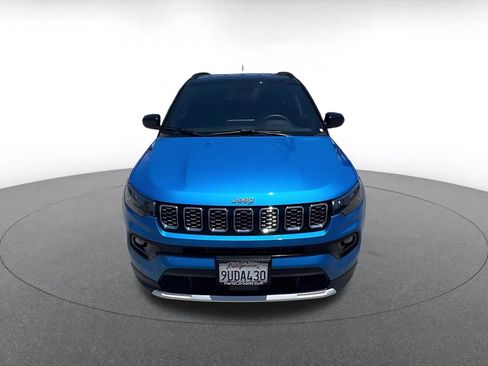 Used 2025 Jeep Compass Limited AWD/4WD image 4