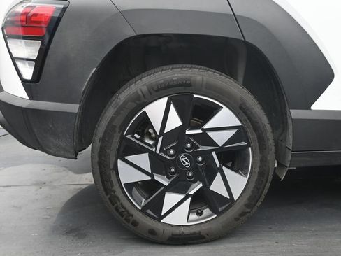 Used 2024 Hyundai Kona SEL AWD/4WD image 13