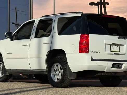 Used 2008 GMC Yukon SLT w/ SLT Preferred Equipment Group image 7