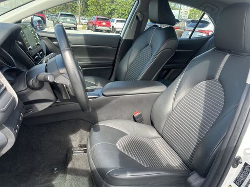 Used 2024 Toyota Camry SE image 9