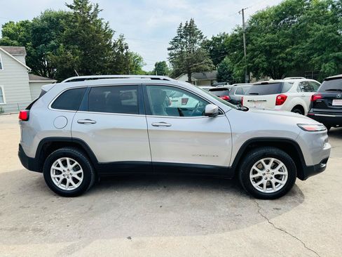 Used 2016 Jeep Cherokee Latitude w/ Safety/Convenience Group AWD/4WD image 2