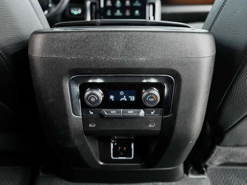 Used 2025 GMC Yukon XL Denali image 35
