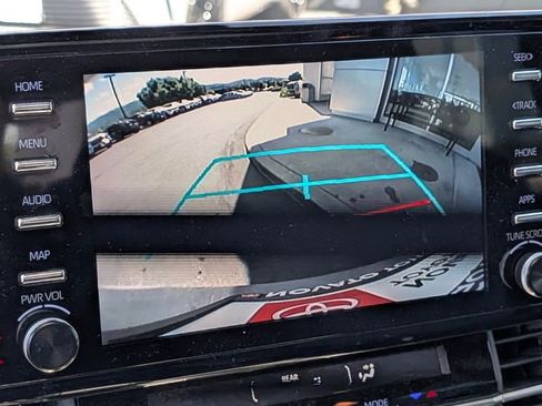 Used 2023 Toyota Sienna XLE Woodland Edition image 32