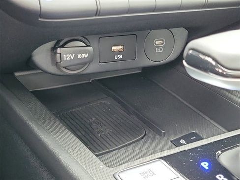 New 2025 Hyundai Elantra Limited image 11