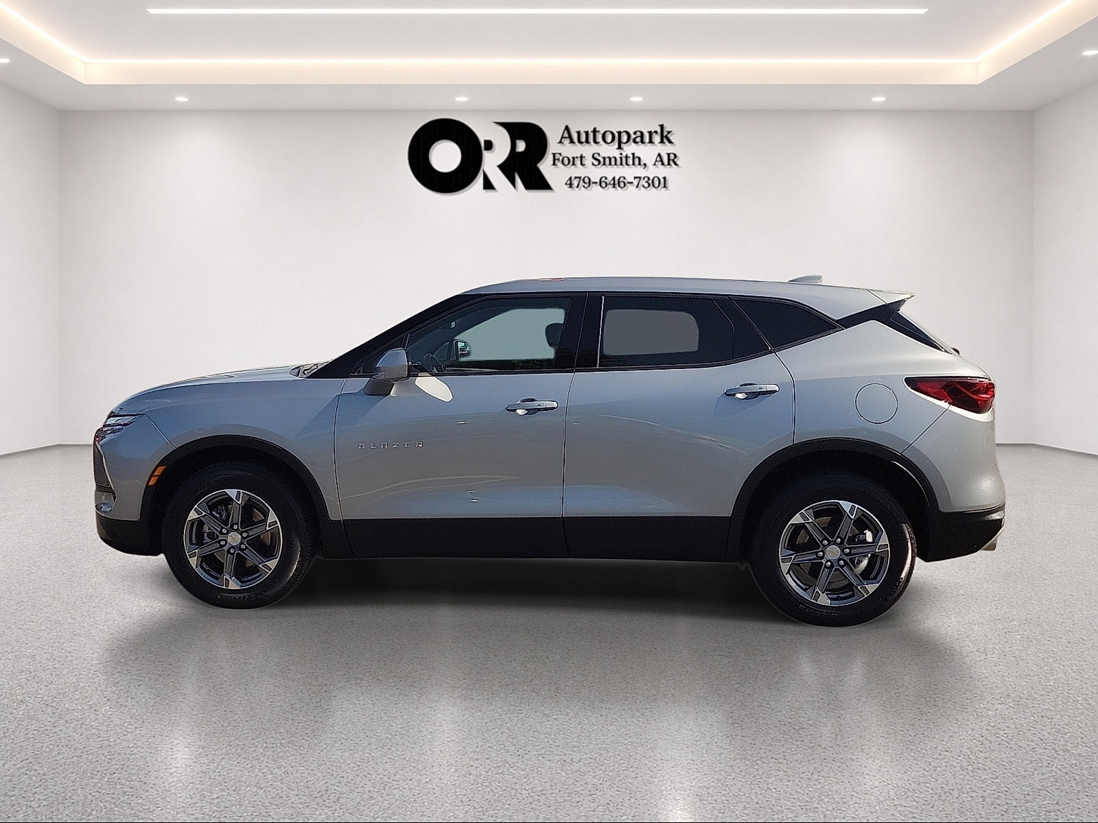 Used 2025 Chevrolet Blazer LT FWD image 3