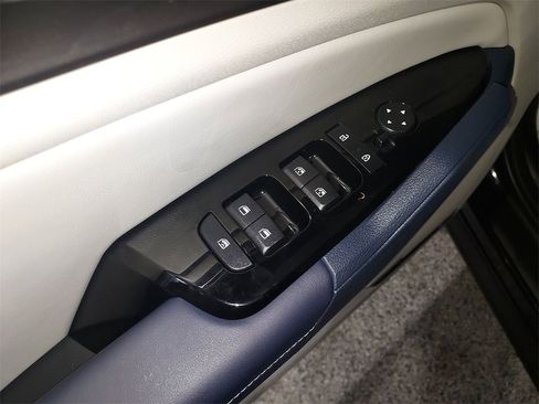 Used 2024 Kia Sportage EX image 19