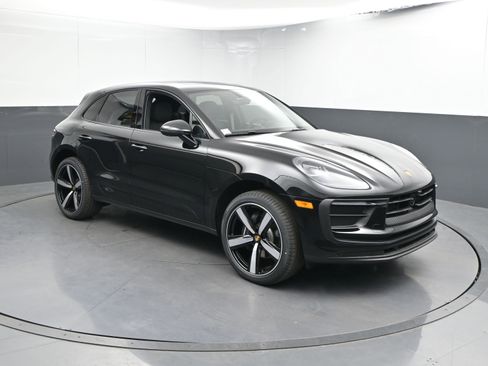 Certified 2025 Porsche Macan image 27