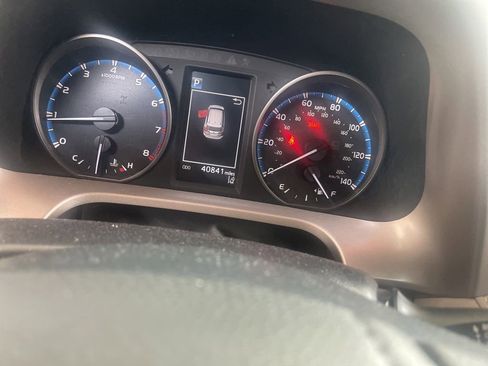 Used 2017 Toyota RAV4 XLE FWD image 2
