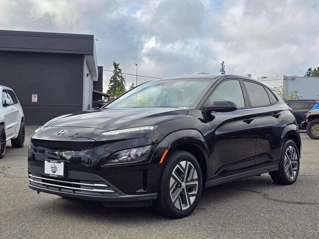 Used 2023 Hyundai Kona SE FWD image 3