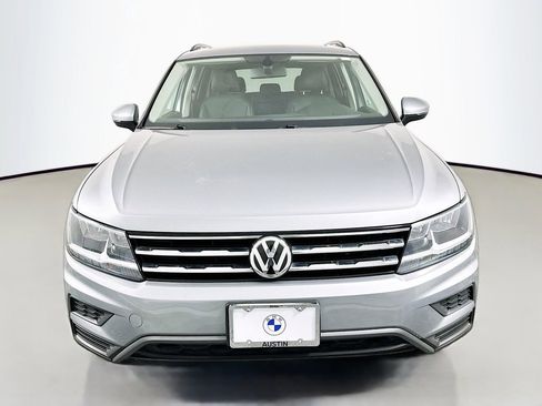 Used 2020 Volkswagen Tiguan SE image 2