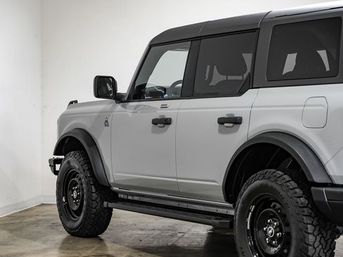 Used 2022 Ford Bronco Black Diamond image 11