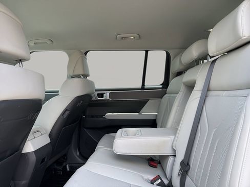 Used 2024 Hyundai Santa Fe SEL FWD image 17