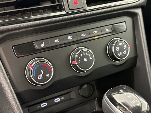 Used 2022 Volkswagen Taos SE w/ IQ.Drive SE Package image 14