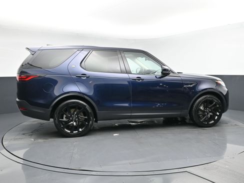Used 2023 Land Rover Discovery S image 3