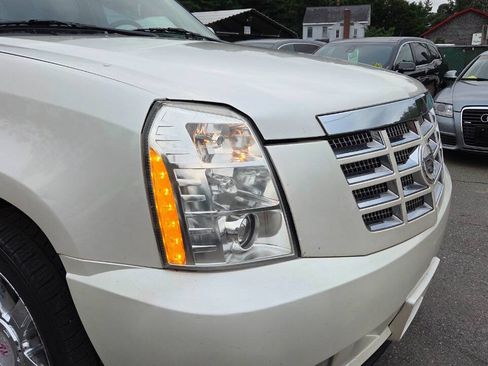 Used 2010 Cadillac Escalade ESV Luxury AWD/4WD image 21