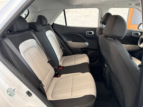 Used 2025 Hyundai Venue SEL FWD image 41