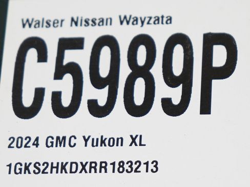 Used 2024 GMC Yukon XL AT4 w/ AT4 Premium Package AWD/4WD image 29