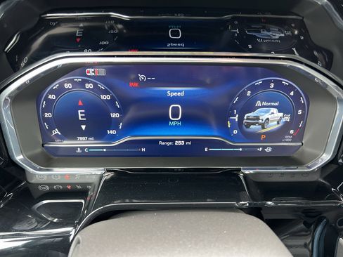 Used 2025 Chevrolet Silverado 1500 LT Trail Boss w/ Convenience Package II image 28