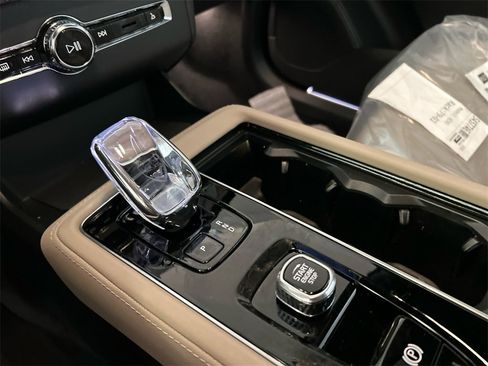 New 2026 Volvo XC90 T8 Plus image 18