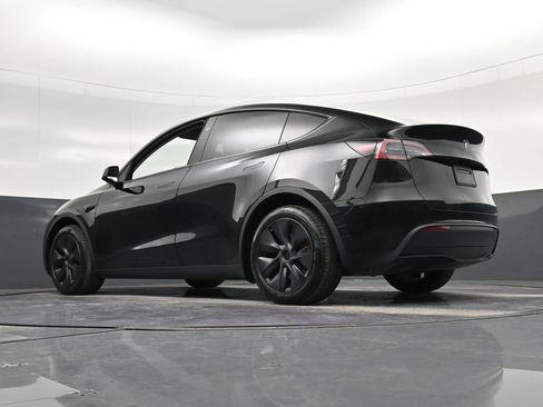 Used 2024 Tesla Model Y Long Range image 35