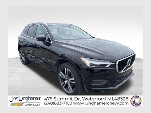 Used 2018 Volvo XC60 T5 Momentum w/ Convenience Package image 1