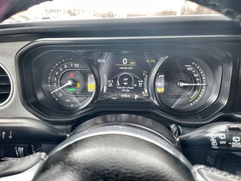 Used 2025 Jeep Wrangler Unlimited Sahara AWD/4WD image 12