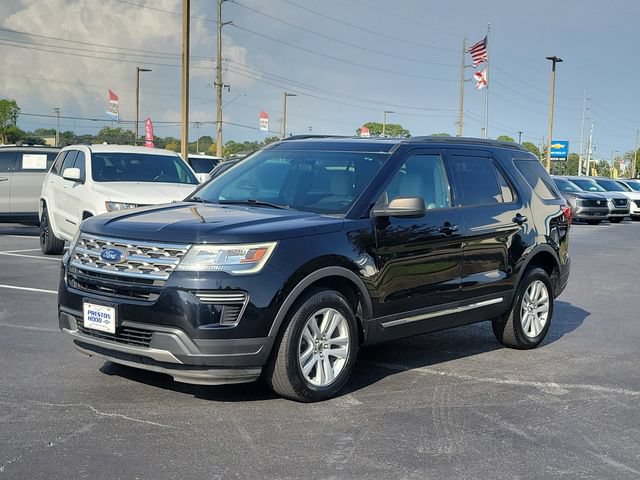 Used 2018 Ford Explorer XLT AWD/4WD image 2