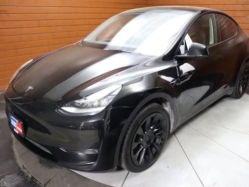 Used 2023 Tesla Model Y Long Range image 5