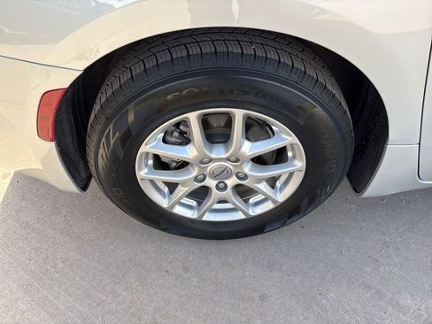 Used 2024 Chrysler Pacifica Touring-L FWD image 11