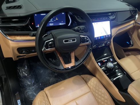 Used 2023 Jeep Grand Cherokee Summit image 13