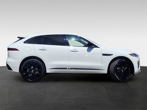 New 2026 Jaguar F-PACE R-Dynamic S image 3