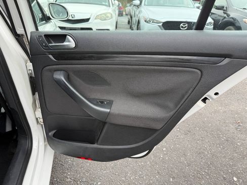 Used 2011 Volkswagen Jetta S FWD image 25